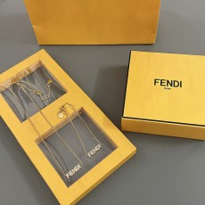 펜디 이니셜 목걸이