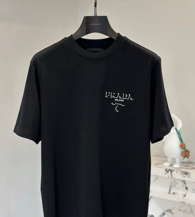 프라다 입체 로고 반팔티