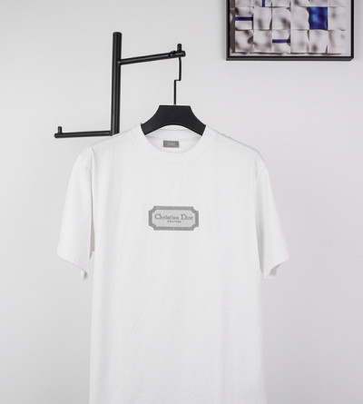 디올 자수 로고 반팔티