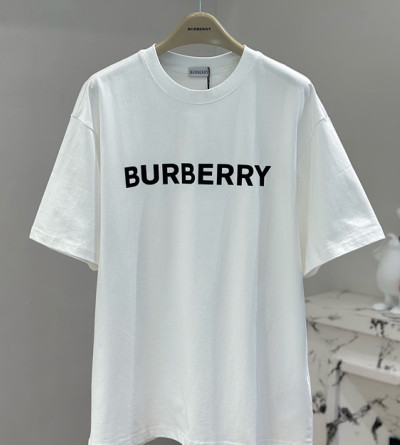 버버리 레터링 반팔티