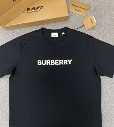 버버리 클래식 레터링 면 반팔티