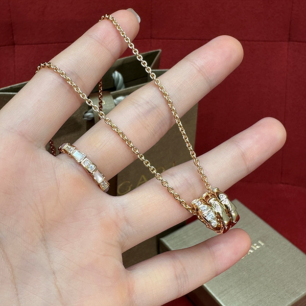 불가리 세르펜티 바이퍼 목걸이