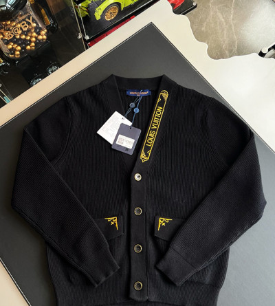 루이비통 로고 자수 가디건
