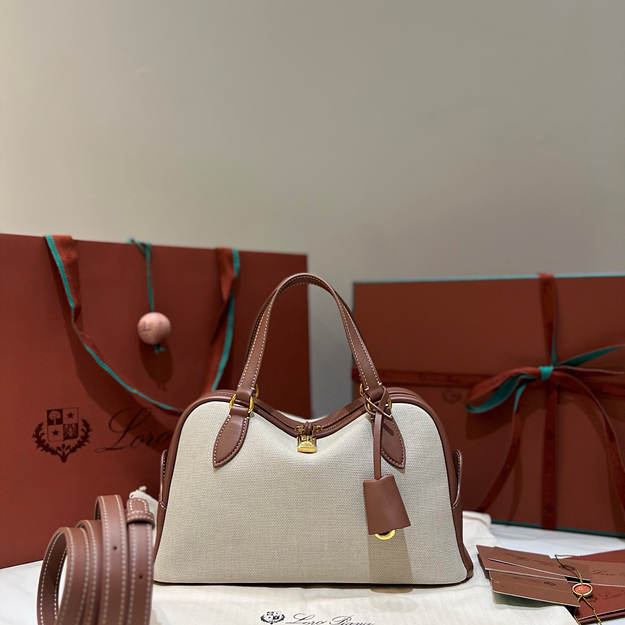 로로피아나 스몰 니들 백