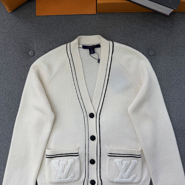 루이비통 캐시미어 혼방 가디건
