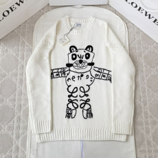 로에베 자수 니트