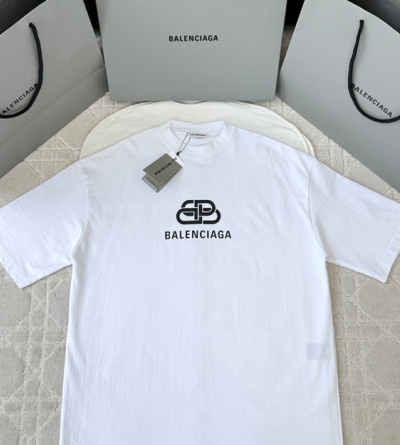 발렌시아가 프린트 반팔