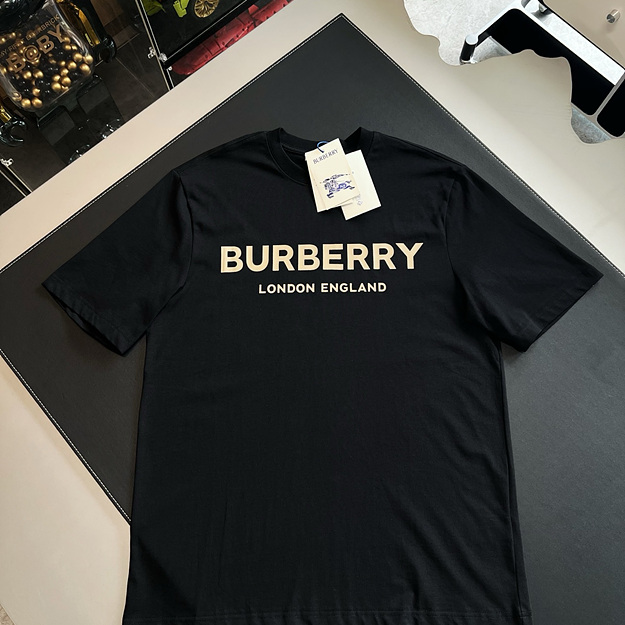 버버리 프린팅 반팔